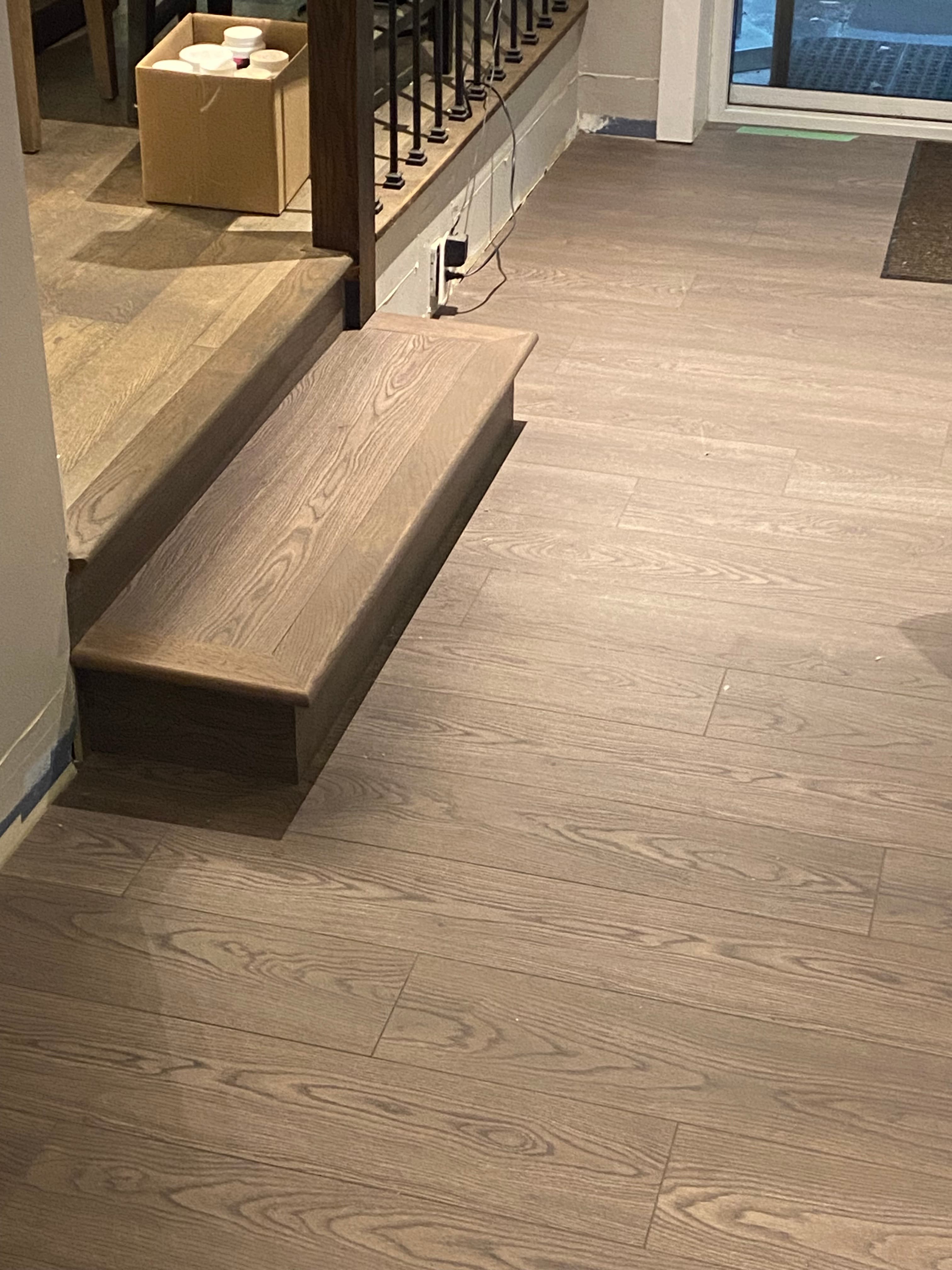 Open-sided laminate flooring on a steep step