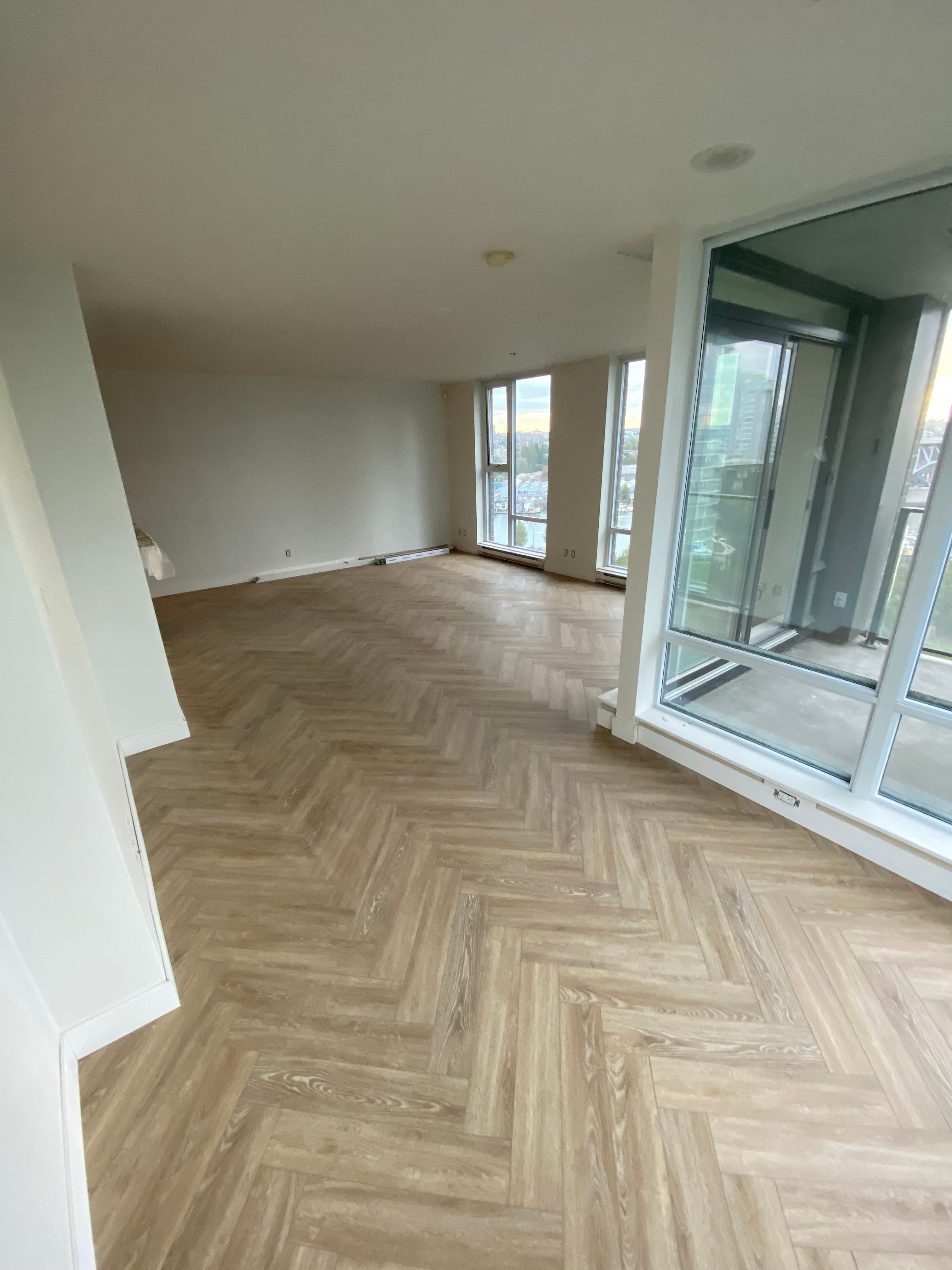 Click vinyl herringbone — close detail